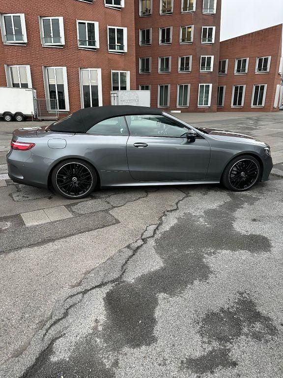 Grau Gebraucht 2020 Mercedes E200 AMG line Cabrio | 37.800 € (Fairer Preis) - Bild 1/4