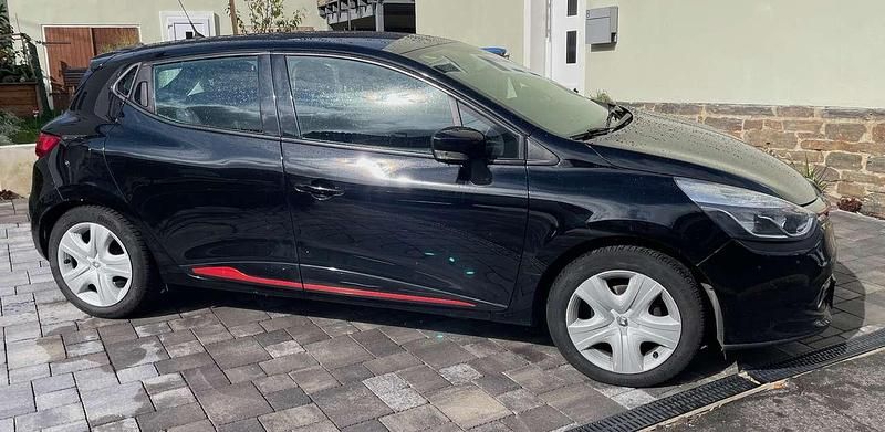 Schwarz Gebraucht 2015 Renault Clio IV Dynamique Limousine | 6.000 € (Guter Preis) - Bild 1/4