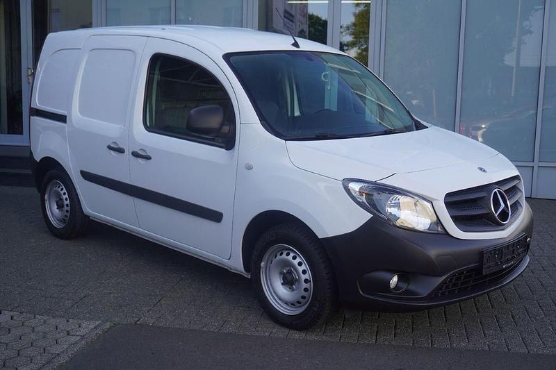 Weiß Gebraucht 2021 Mercedes Citan 108 Van / Kleinbus | 12.999 € (Fairer Preis) - Bild 1/4