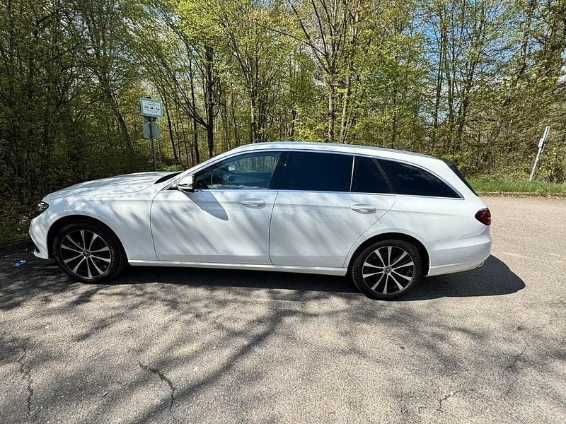 Gebraucht Mercedes E200 160 PS (117 kW) 2022 Weiß Limousine