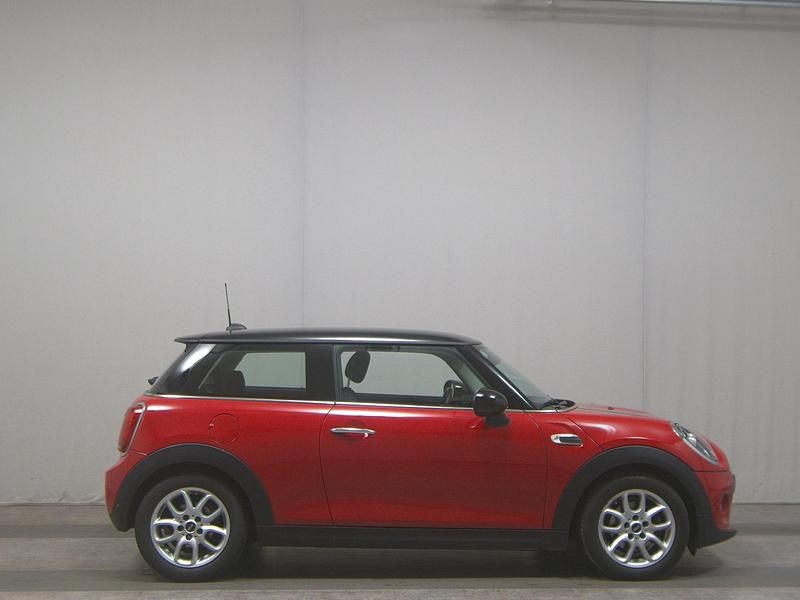 Gebraucht Mini Cooper 136 PS (100 kW) 2019 Rot Kleinwagen