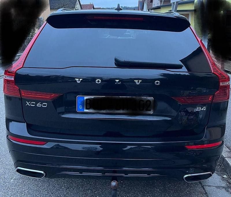 Gebraucht Volvo XC60 Momentum 197 PS (144 kW) 2020 Schwarz SUV