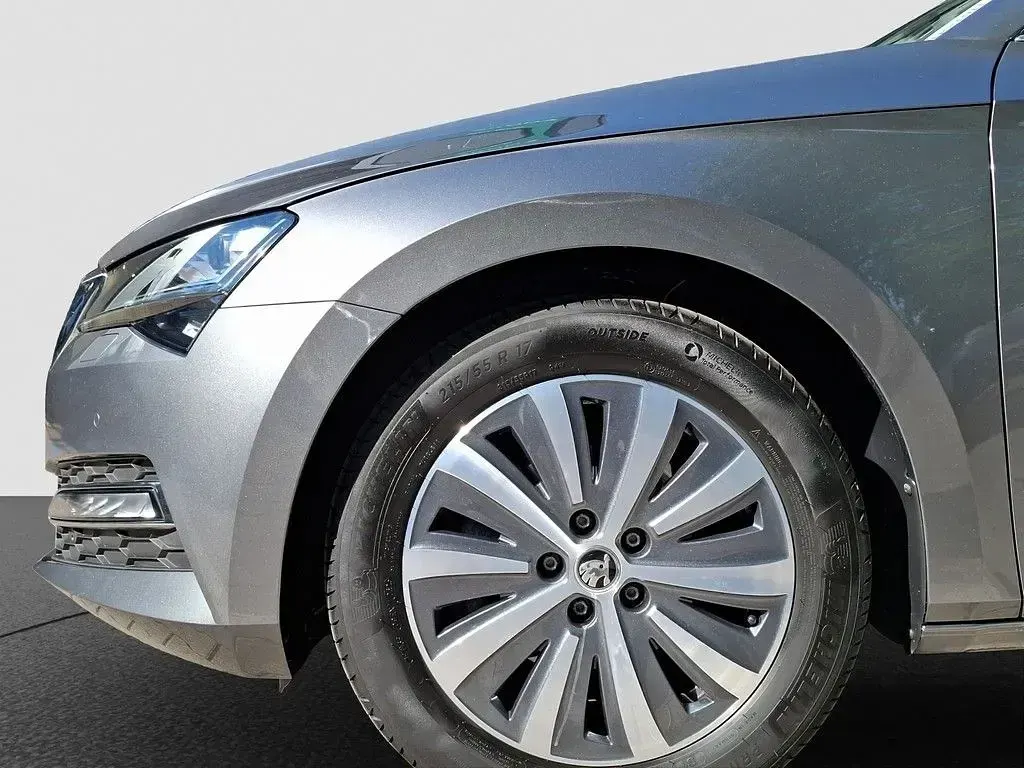Gebraucht Skoda Superb Style 150 PS (110 kW) 2023 Grau Kombi