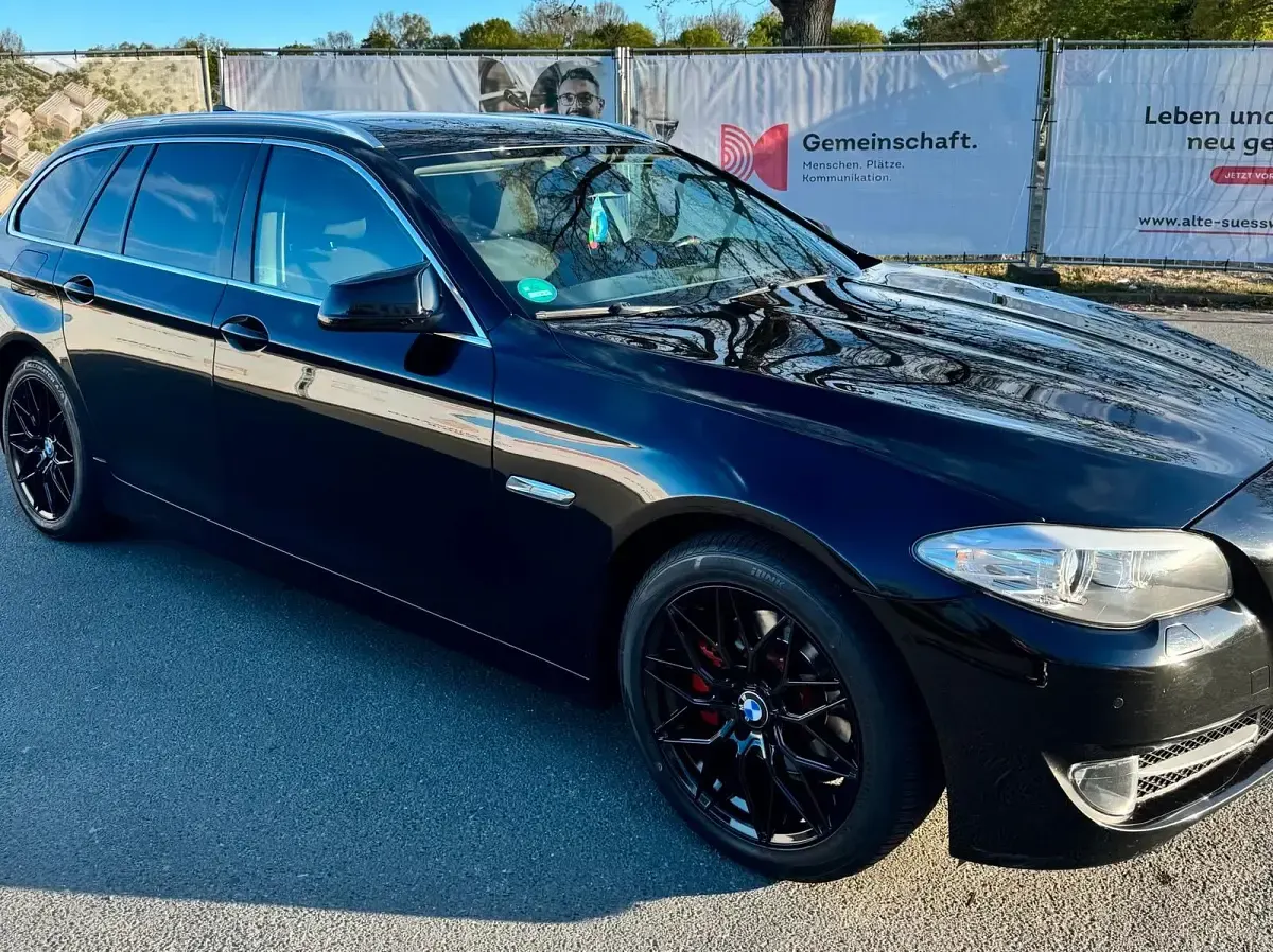 Gebraucht BMW 520 184 PS (135 kW) 2011 Schwarz Kombi