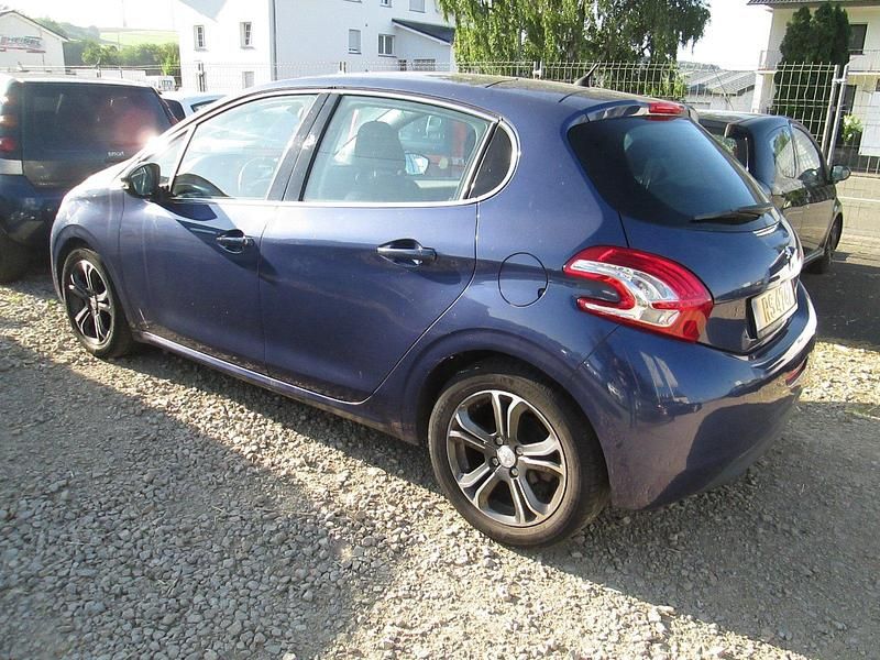 Blau Gebraucht 2012 Peugeot 208 Kleinwagen | 3.750 € (Guter Preis) - Bild 1/4