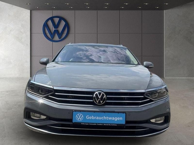 Gebraucht VW Passat Elegance 200 PS (147 kW) 2022 Mondsteingrau Kombi