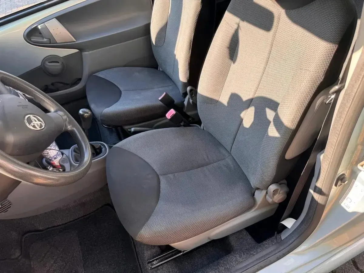 Gebraucht Toyota Aygo 70 PS (51 kW) 2006 Grau Kleinwagen