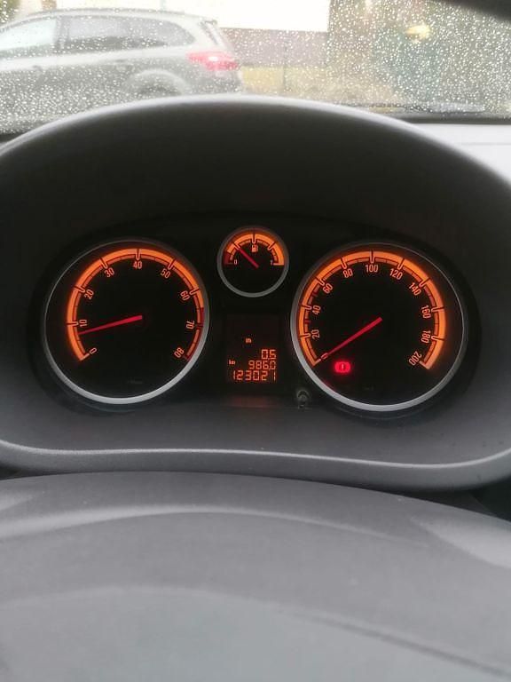 Gebraucht Opel Corsa Selection 69 PS (50 kW) 2010 Grün Kleinwagen