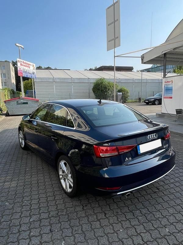 Gebraucht Audi A3 Sport 116 PS (85 kW) 2019 Blau Limousine