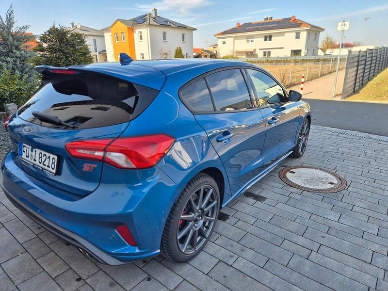 Gebraucht Ford Focus ST 190 PS (139 kW) 2019 Blau Limousine