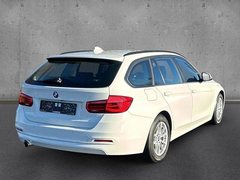 Gebraucht BMW 318 Advantage 150 PS (110 kW) 2019 Weiss Kombi