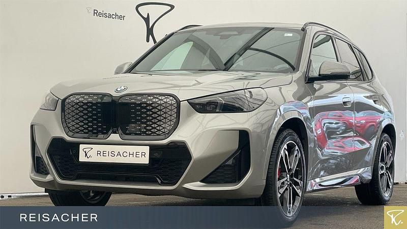 Silber Neu 2025 BMW iX1 Performance SUV | 51.495 € (Fairer Preis) - Bild 1/4