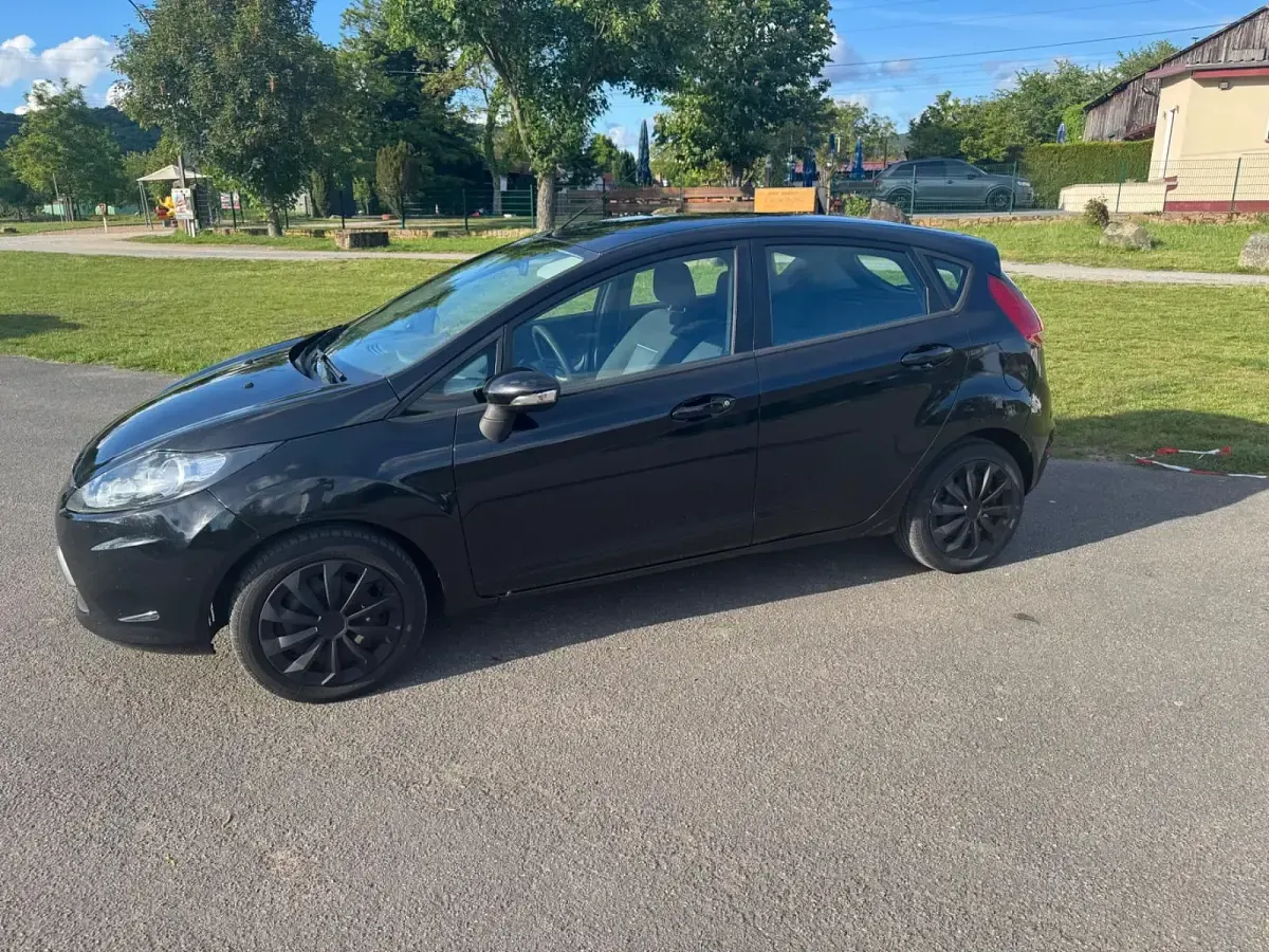 Używany Ford Fiesta 81 KM (59 kW) 2010 Czarny Hatchback