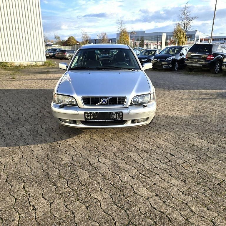 Silber Gebraucht 2004 Volvo V40 Kombi | 2.200 € (Fairer Preis) - Bild 1/4