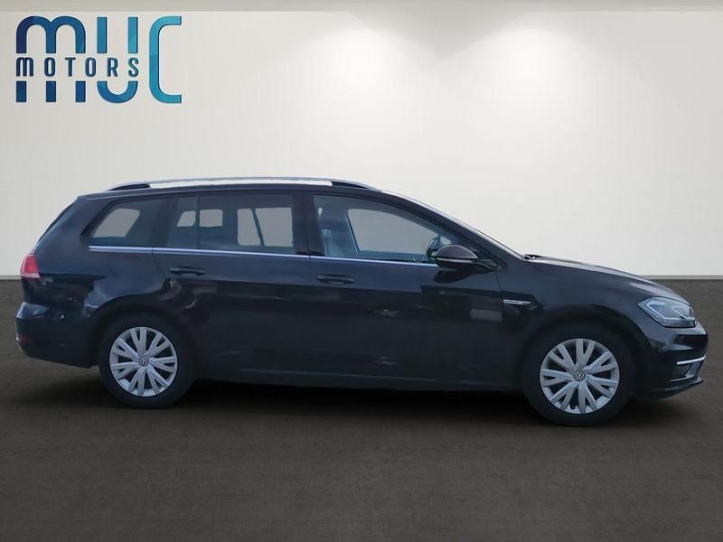 Gebraucht VW Golf VII Highline 131 PS (96 kW) 2018 Deep black perleffekt Kombi
