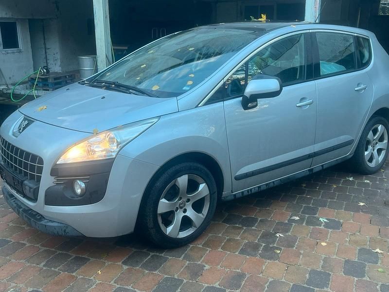 Silber Gebraucht 2013 Peugeot 3008 Limousine | 4.779 € (Guter Preis) - Bild 1/4