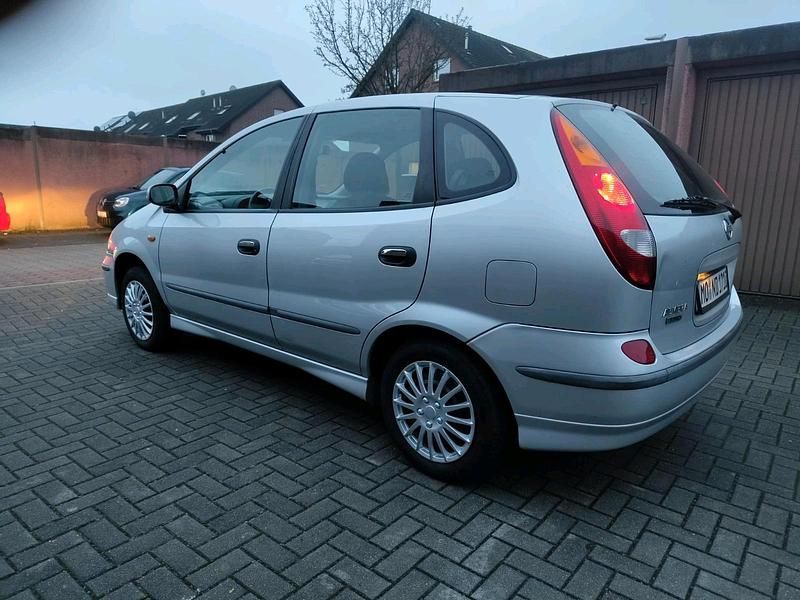 Gebraucht Nissan Almera Tino 116 PS (85 kW) 2004 Grau Van / Kleinbus