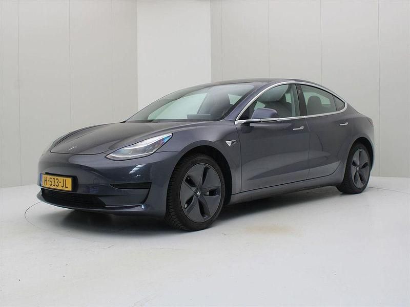 Grau Gebraucht 2020 Tesla Model 3 Standard Range Limousine | 18.900 € (Guter Preis) - Bild 1/4