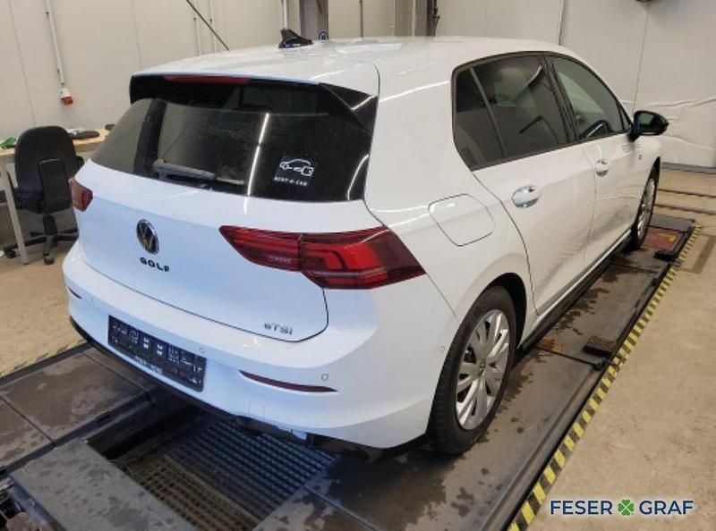 Gebraucht VW Golf VIII R-line 150 PS (110 kW) 2025 Pure white Limousine