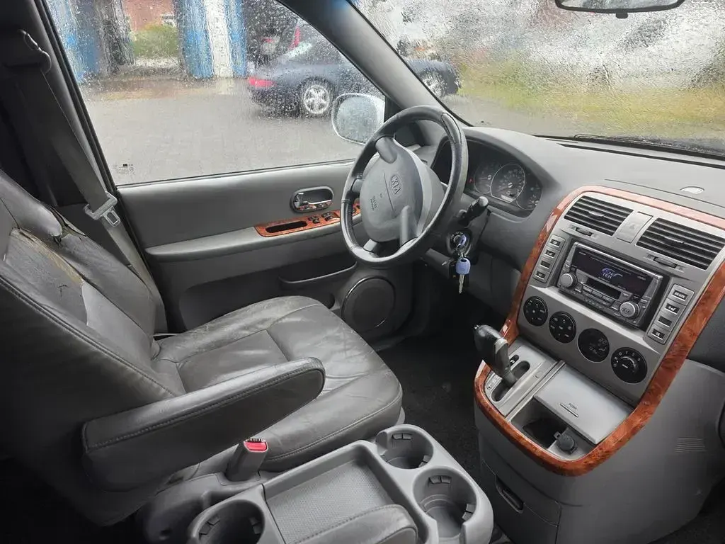 Gebraucht Kia Carnival EX 185 PS (136 kW) 2006 Gold Van / Kleinbus