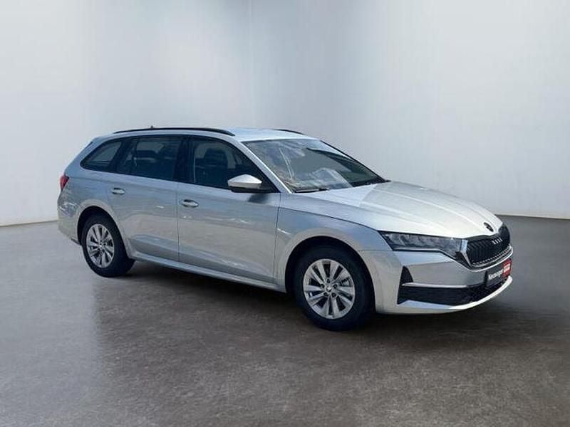 Brilliant silber metallic/silber Gebraucht 2024 Skoda Octavia Selection Kombi | 29.980 € (Guter Preis) - Bild 1/4