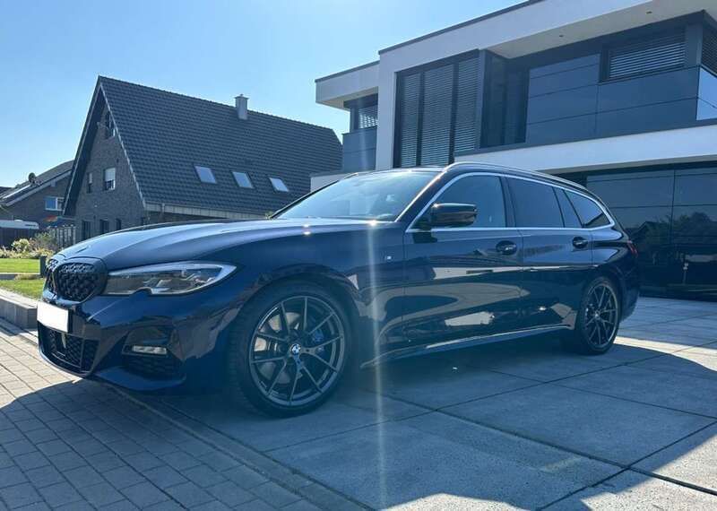 Blau Gebraucht 2019 BMW 330 M Sport Kombi | 36.499 € (Etwas zu teuer) - Bild 1/4
