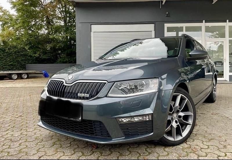 Grau Gebraucht 2016 Skoda Octavia RS Kombi | 15.000 € (Fairer Preis) - Bild 1/4