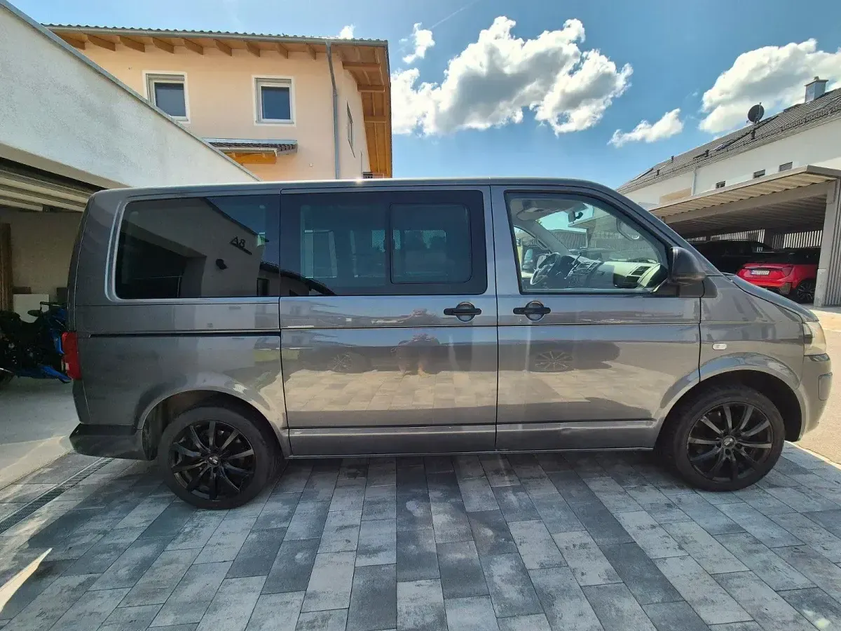 Gebraucht VW Multivan Startline 140 PS (102 kW) 2012 Grau Van / Kleinbus