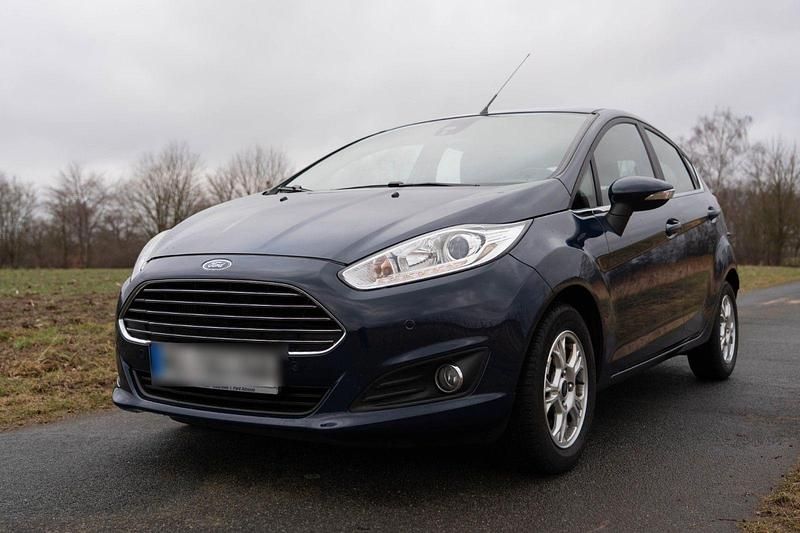 Gebraucht Ford Fiesta Titanium 95 PS (69 kW) 2016 Blau Kleinwagen