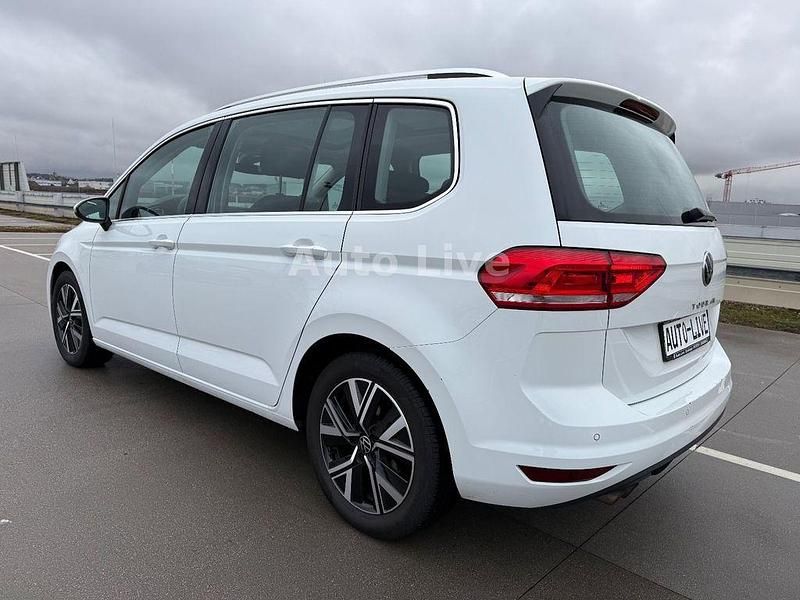 Gebraucht VW Touran 150 PS (110 kW) 2022 Weiß Van / Kleinbus