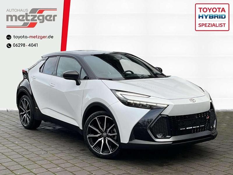 089)/ black (202) (weiss Gebraucht 2023 Toyota C-HR+ Sport SUV | 38.220 € - Bild 1/4