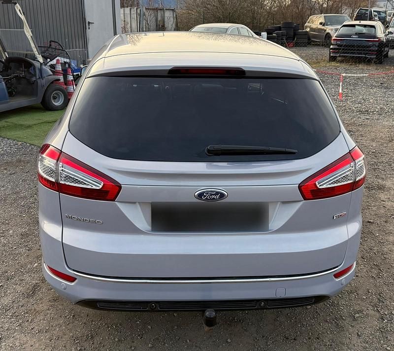Gebraucht Ford Mondeo 140 PS (102 kW) 2011 Grau Kombi