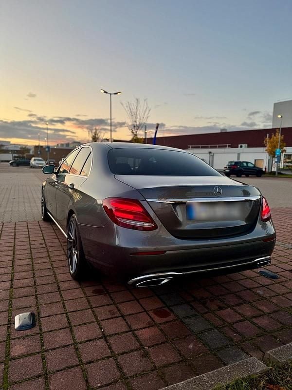 Gebraucht Mercedes E350 Exclusive 258 PS (189 kW) 2016 Grau Limousine
