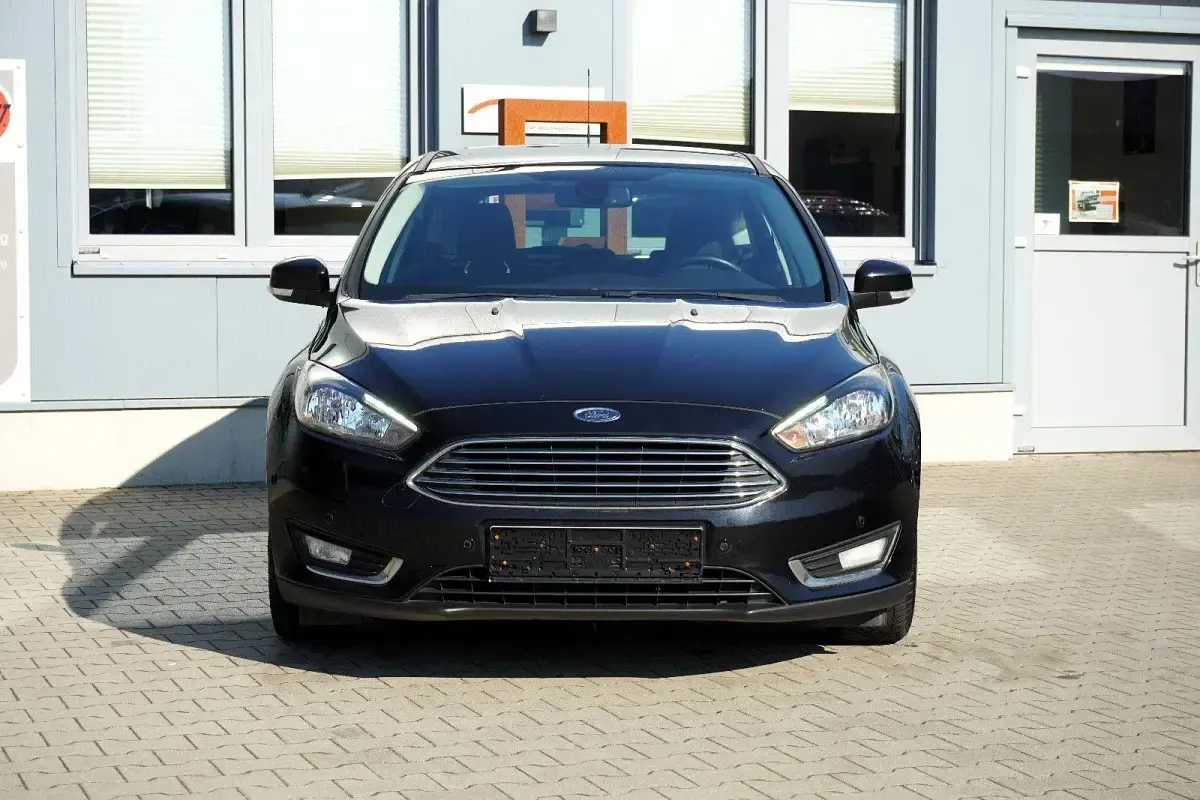Gebraucht Ford Focus Titanium 125 PS (91 kW) 2014 Schwarz Limousine