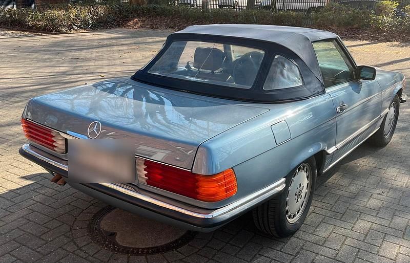 Gebraucht Mercedes 560 231 PS (169 kW) 1985 Blau Cabrio