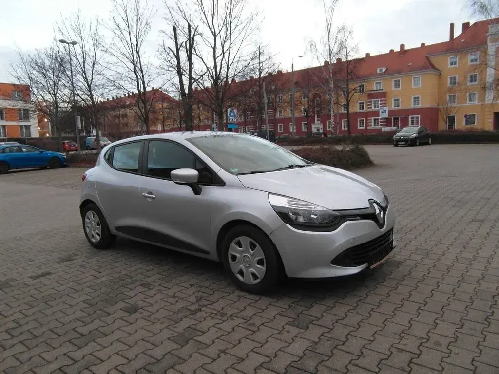 Gebraucht Renault Clio IV 73 PS (53 kW) 2013 Silber Limousine