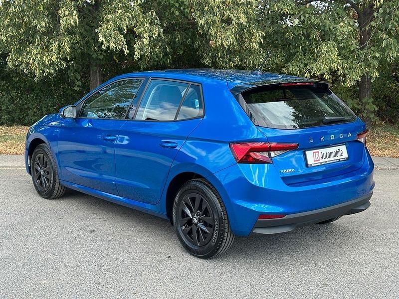 Neu Skoda 105 95 PS (69 kW) 2026 Blau Limousine