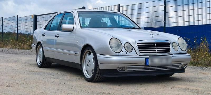 Silber Gebraucht 1998 Mercedes E430 Limousine | 5.000 € (Fairer Preis) - Bild 1/4