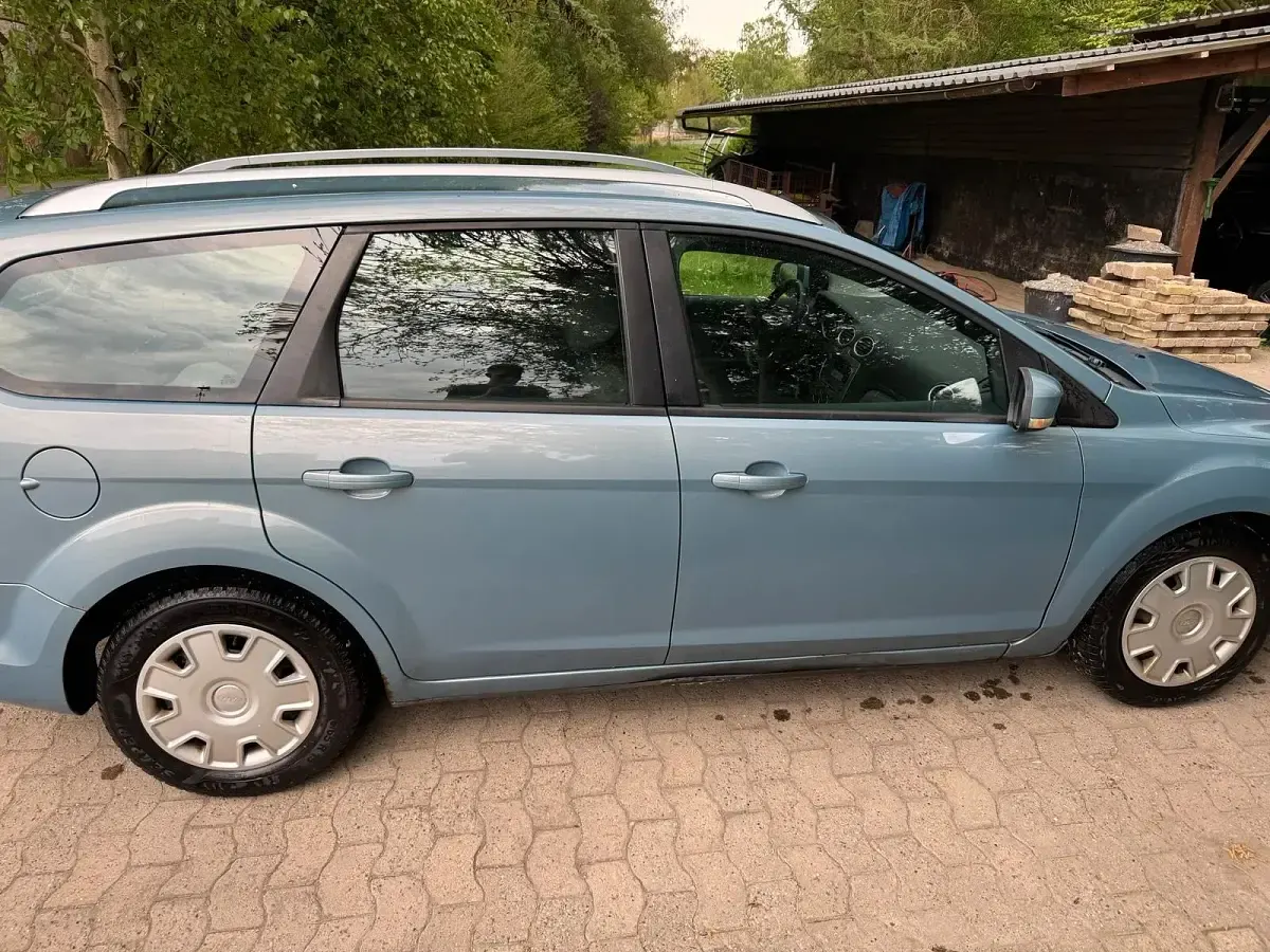 Używany Ford Focus 101 KM (74 kW) 2008 Niebieski Kombi