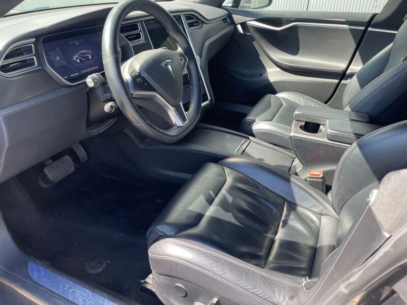 Second-hand Tesla Model S 235 kW (320 CP) 2017 Hatchback