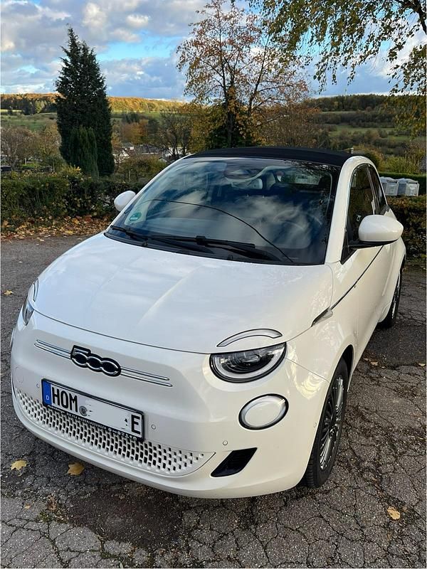 Weiß Gebraucht 2022 Fiat 500e Cabrio | 20.000 € (Fairer Preis) - Bild 1/4