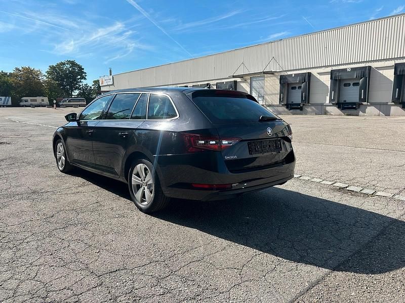 Gebraucht Skoda Superb 150 PS (110 kW) 2018 Schwarz Kombi
