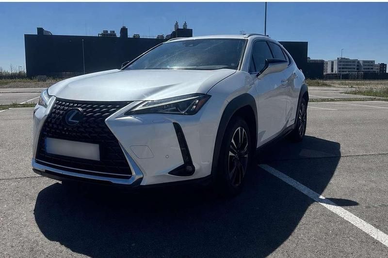 Gebraucht Lexus UX 250h 152 PS (111 kW) 2021 Weiß SUV