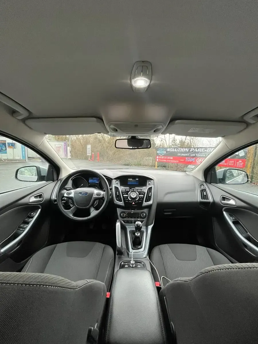 Gebraucht Ford Focus 115 PS (84 kW) 2012 Grau Limousine