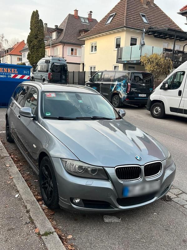 Gebraucht BMW 318 143 PS (105 kW) 2012 Grau Kombi