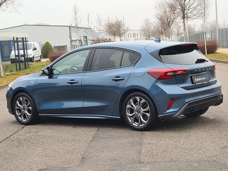 Gebraucht Ford Focus ST-Line 125 PS (91 kW) 2023 Blau Limousine