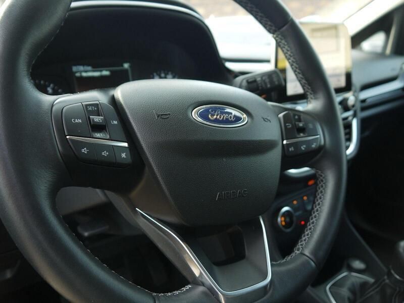 Schwarz Gebraucht 2021 Ford Fiesta Cool & Connect Kleinwagen | 10.990 € (Superpreis) - Bild 1/3