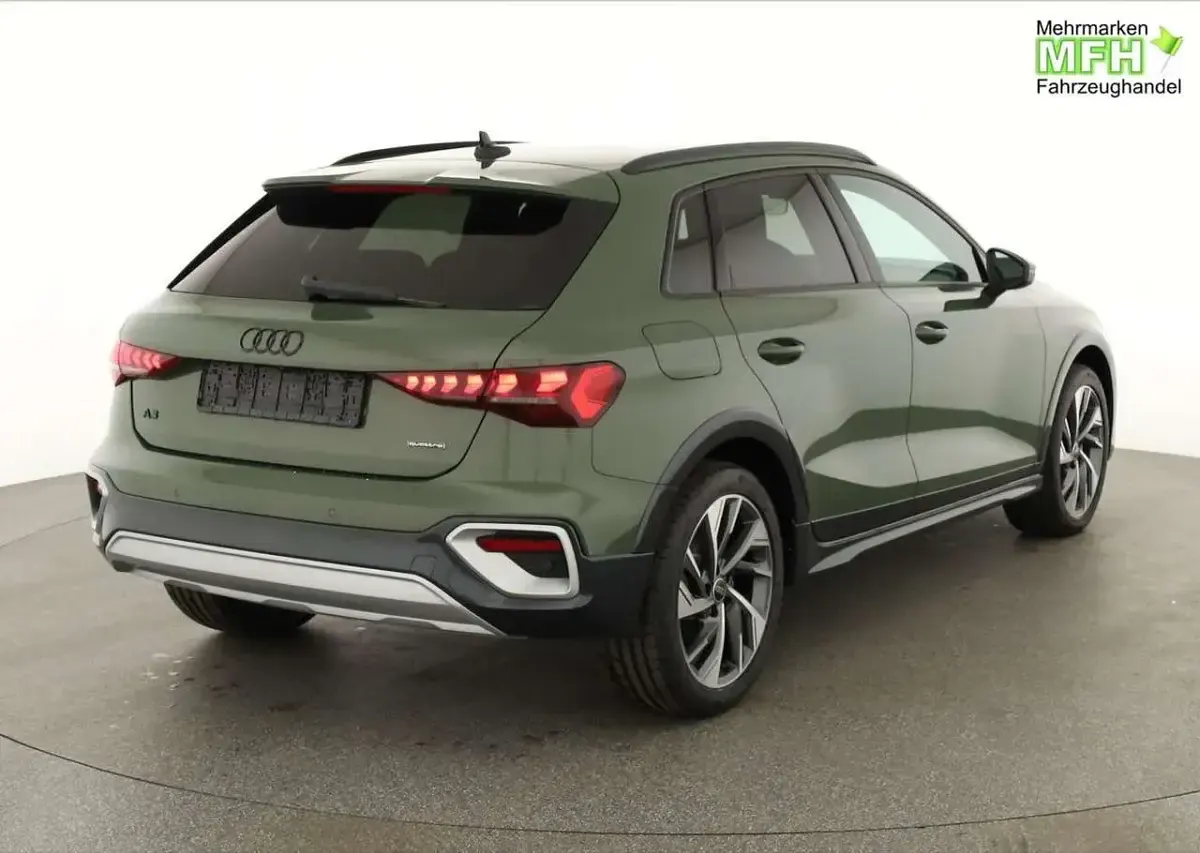 Gebraucht Audi A3 204 PS (150 kW) 2026 Distriktgrã¼n metallic SUV