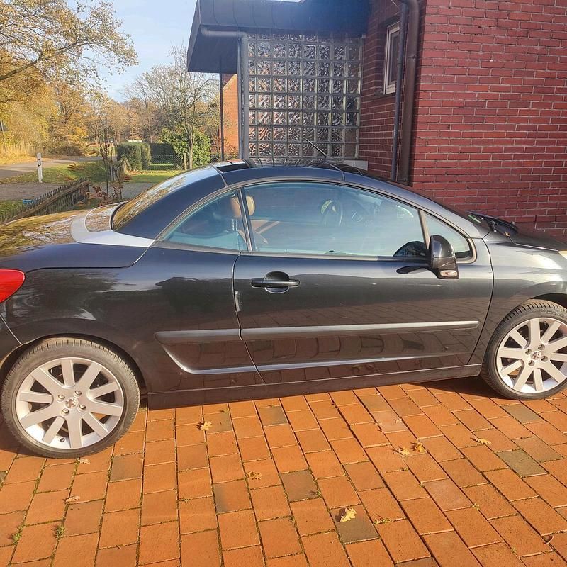 Schwarz Gebraucht 2007 Peugeot 207 CC Platinum Cabrio | 3.000 € (Fairer Preis) - Bild 1/4
