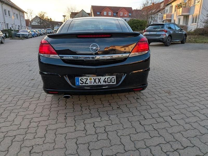 Gebraucht Opel Astra Cabriolet 140 PS (102 kW) 2010 Schwarz Cabrio